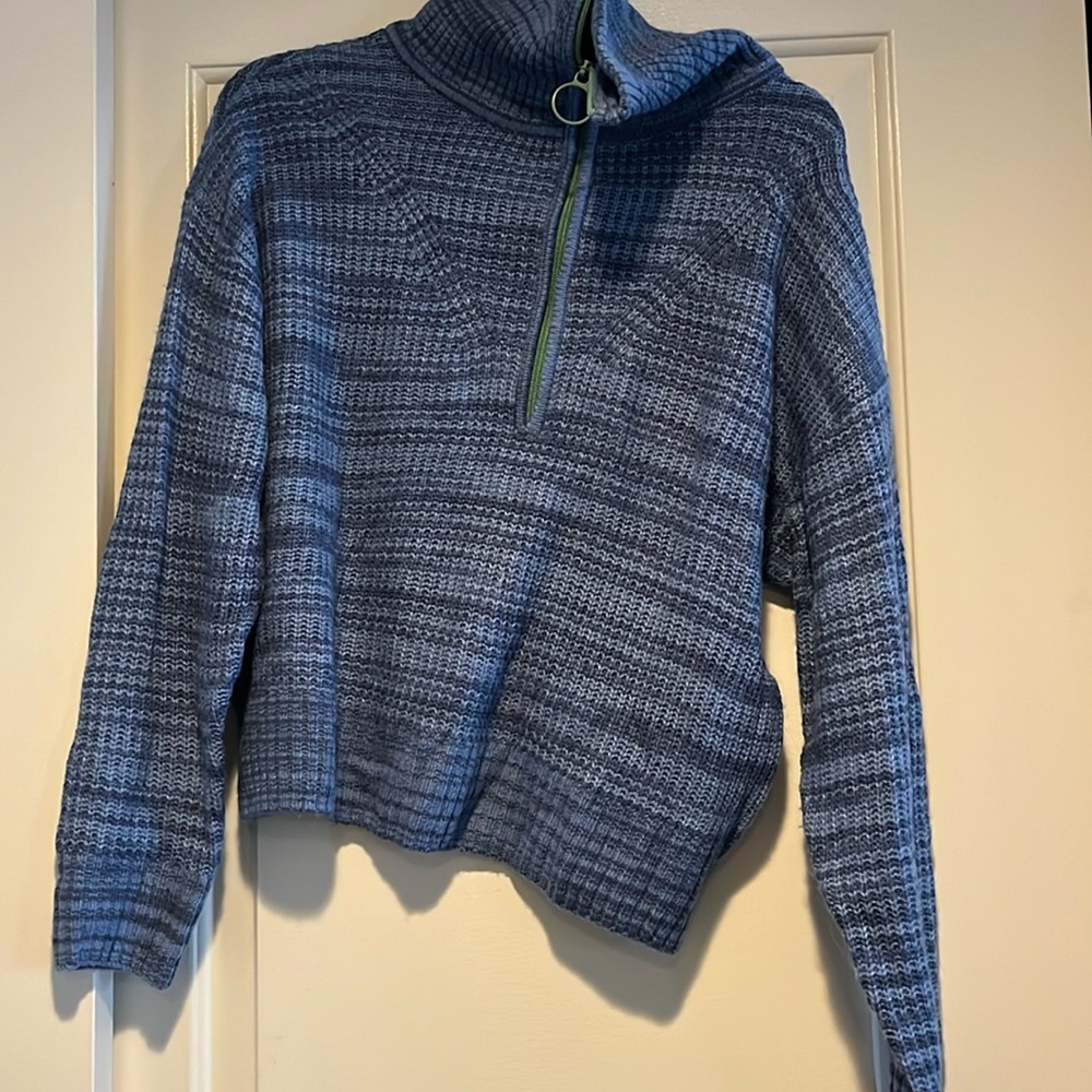 AERIE. Black and green half zip sweater. Size xs